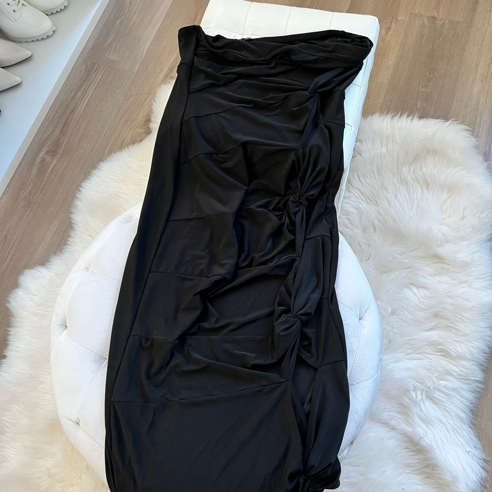 Cut out stretch dress with asymmetrical hem - Picture 2 of 2